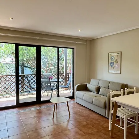 Sun - Shared Pool - 10 Guests -